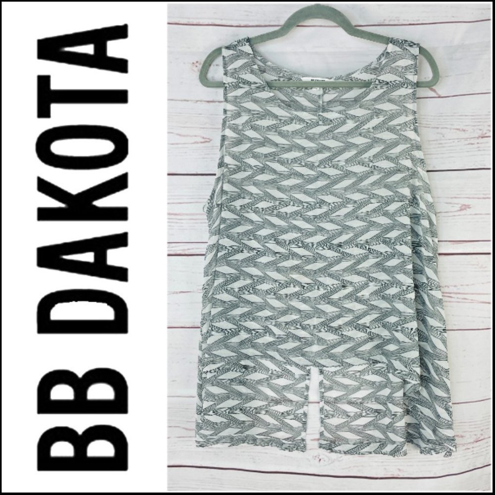 BB Dakota Gray Patterned Blouse